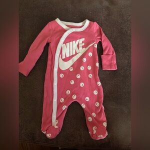 Nike sleeper with built in hand mitts | size newborn